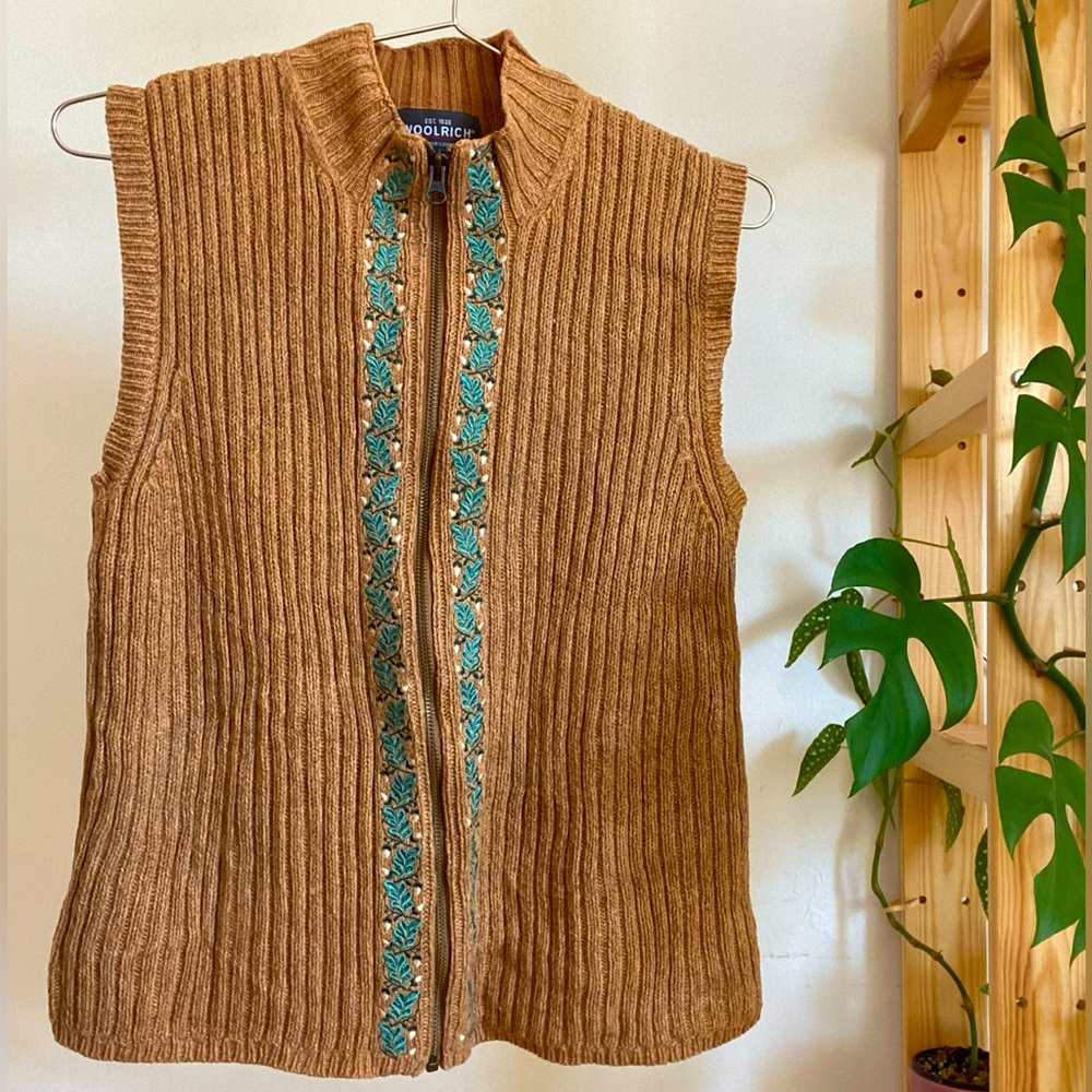 Unique vintage mustard yellow Woolrich knit with embroidered leaves